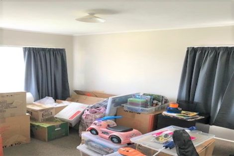 Photo of property in 68 Hobsonville Road, West Harbour, Auckland, 0618