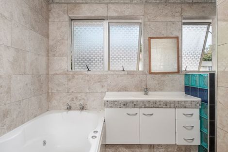 Photo of property in 16 Gillies Street, Outer Kaiti, Gisborne, 4010