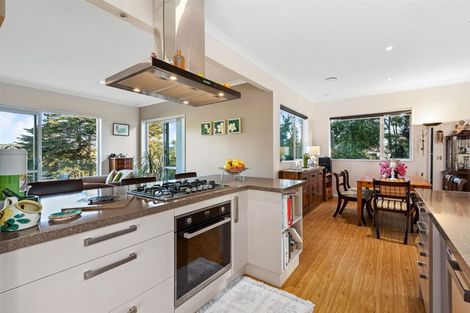 Photo of property in 127 Whangaparaoa Road, Red Beach, 0932