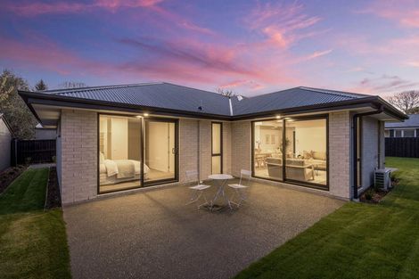 Photo of property in 55b Aorangi Road, Bryndwr, Christchurch, 8053