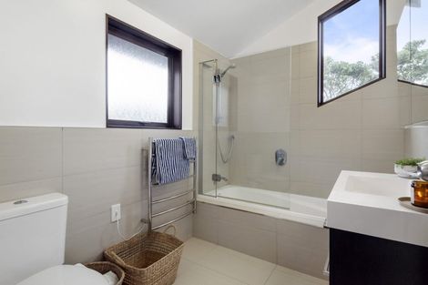 Photo of property in 1/92 Victoria Road, Devonport, Auckland, 0624