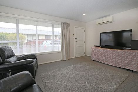 Photo of property in 67 Farquhars Road, Redwood, Christchurch, 8051