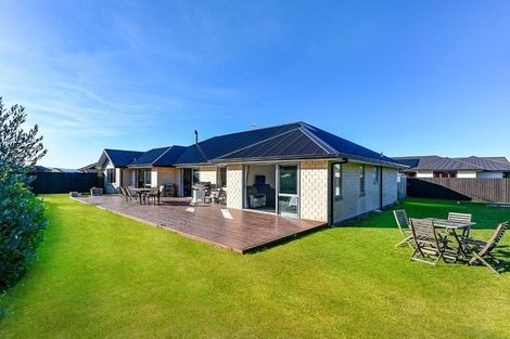 Photo of property in 6 Dundee Close, Darfield, 7510