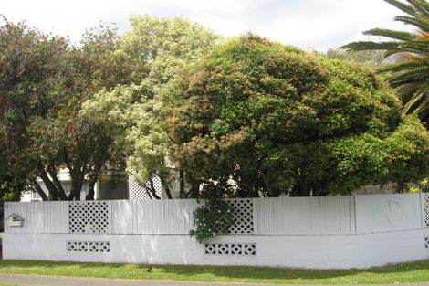 Photo of property in 16 Burbank Avenue, Manurewa, Auckland, 2102