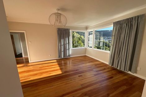 Photo of property in 5 Larsen Crescent, Tawa, Wellington, 5028