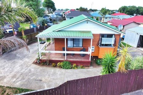Photo of property in 28 Dungarvon Place, Clendon Park, Auckland, 2103