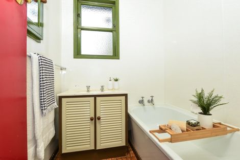 Photo of property in 1 Moule Place, Fairfield, Hamilton, 3214