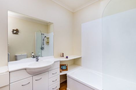 Photo of property in 22 Lakeridge Close, Rangatira Park, Taupo, 3330