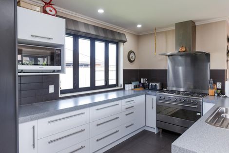 Photo of property in 15 Trump Place, Kelvin Grove, Palmerston North, 4414