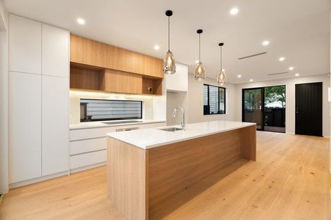 Photo of property in 8b Catalina Crescent, Forrest Hill, Auckland, 0620