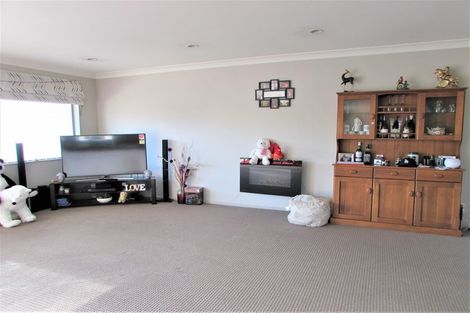 Photo of property in 15 Speldhurst Grove, Stokes Valley, Lower Hutt, 5019