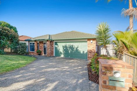 Photo of property in 25 Chesterfield Way, Orewa, 0931