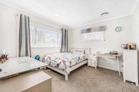 Photo of property in 4 Waihanga Way, Bucklands Beach, Auckland, 2014