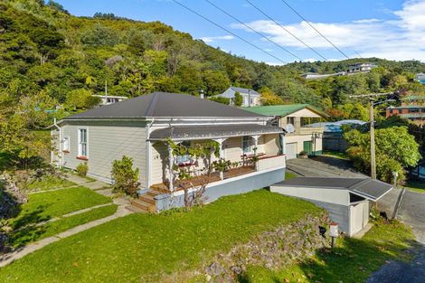 Photo of property in 15 Milton Terrace, Picton, 7220