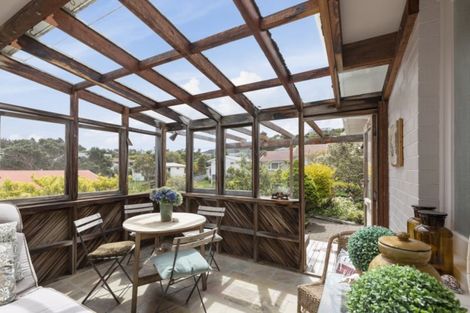 Photo of property in 53 Oakleigh Street, Maungaraki, Lower Hutt, 5010