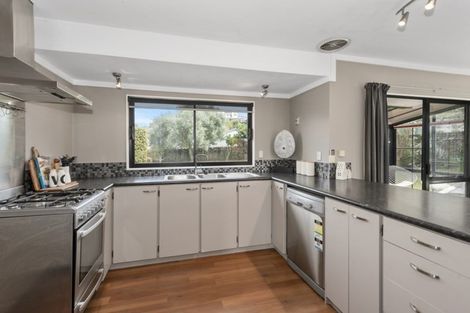 Photo of property in 6 Houhere Place, Pukete, Hamilton, 3200