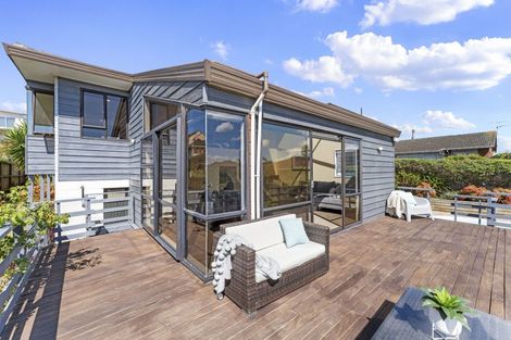 Photo of property in 37 Pigeon Mountain Road, Half Moon Bay, Auckland, 2012