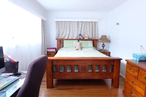 Photo of property in 142 Parkvale Road, Karori, Wellington, 6012