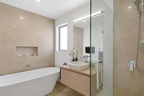 Photo of property in 12 Parkridge Place, Mount Pleasant, Christchurch, 8081