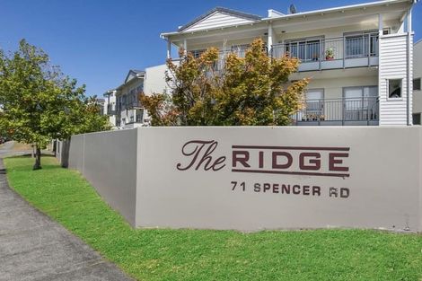 Photo of property in 4b/71 Spencer Road, Oteha, Auckland, 0632
