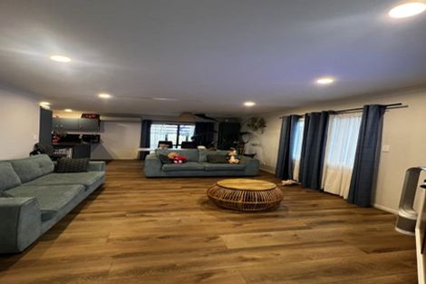 Photo of property in 30 Arlette Place, Massey, Auckland, 0614