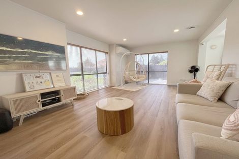 Photo of property in 22 Davington Way, Burswood, Auckland, 2013