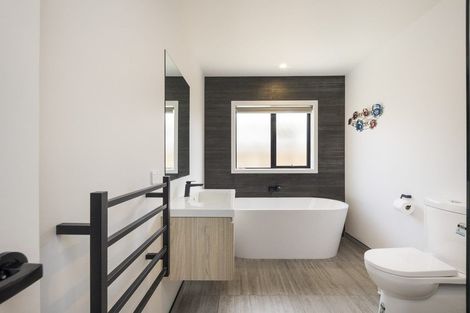 Photo of property in 24a Roberts Line, Kelvin Grove, Palmerston North, 4414