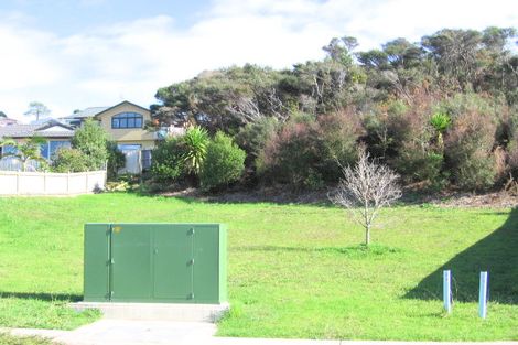 Photo of property in 76 Roberta Crescent, Orewa, 0931