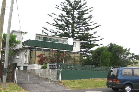 Photo of property in 14 Levesque Street, Birkdale, Auckland, 0626