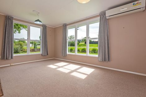 Photo of property in 1 Ingham Street, Halcombe, Feilding, 4779