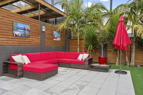 Photo of property in 21 Scotstoun Place, Glen Eden, Auckland, 0602