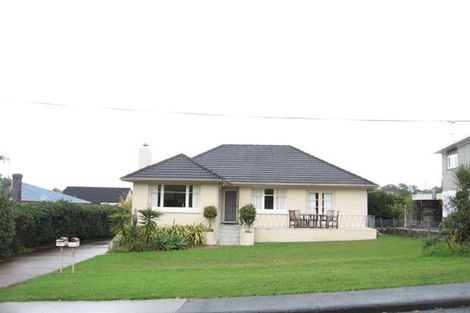 Photo of property in 1/69 Beach Road, Mellons Bay, Auckland, 2014