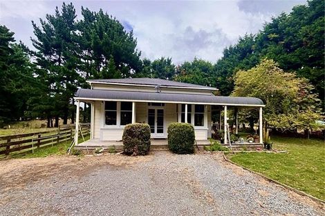 Photo of property in 140a Upper Fitzherbert Road, Wainuiomata, Lower Hutt, 5373