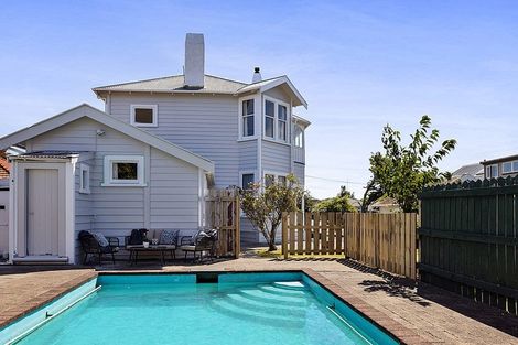 Photo of property in 68 Collins Street, Hawera, 4610