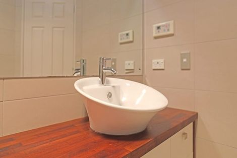 Photo of property in 5 Quedley Court, Eastern Beach, Auckland, 2012