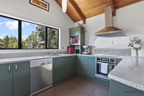 Photo of property in 12 Rimu Road, Oratia, Auckland, 0604