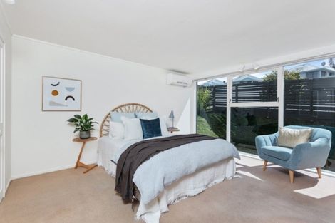 Photo of property in 30 Wernham Place, Northcote, Auckland, 0626