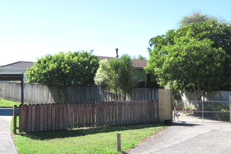 Photo of property in 13a Kayle Glen, West Harbour, Auckland, 0618