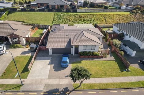 Photo of property in 52 Aotea Drive, Aotea, Porirua, 5024