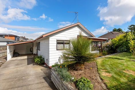 Photo of property in 122 Glenpark Avenue, Frankleigh Park, New Plymouth, 4310