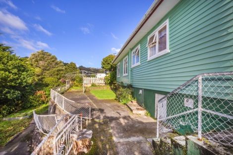 Photo of property in 21 Sievers Grove, Cannons Creek, Porirua, 5024