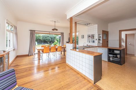 Photo of property in 6 Taranaki Street, Saint Johns Hill, Whanganui, 4501