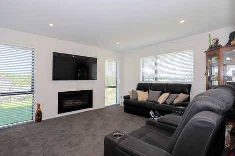 Photo of property in 15 Anglers Way, Omokoroa, 3114