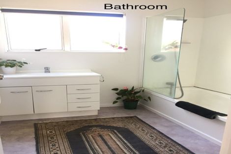 Photo of property in 6 Blueridge Close, Sunnyvale, Auckland, 0612