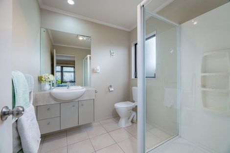 Photo of property in 30 Espalier Drive, Henderson, Auckland, 0612