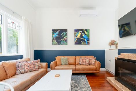 Photo of property in 10 Burnell Avenue, Thorndon, Wellington, 6011