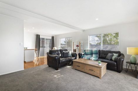 Photo of property in 1/18 Altair Place, Windsor Park, Auckland, 0632