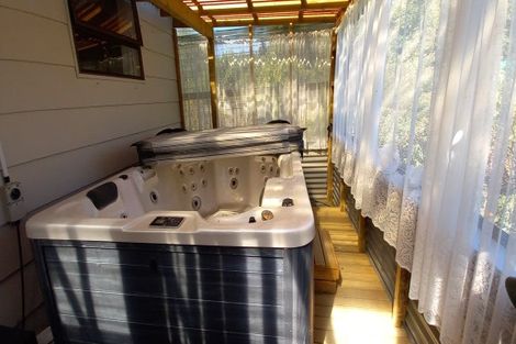 Photo of property in 33 Clifden Highway, Tuatapere, 9620