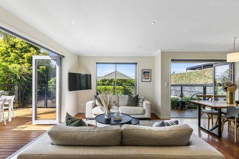 Photo of property in 2/12 Beatrice Avenue, Hillcrest, Auckland, 0627