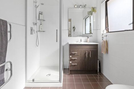 Photo of property in 2 Hartles Place, Mellons Bay, Auckland, 2014